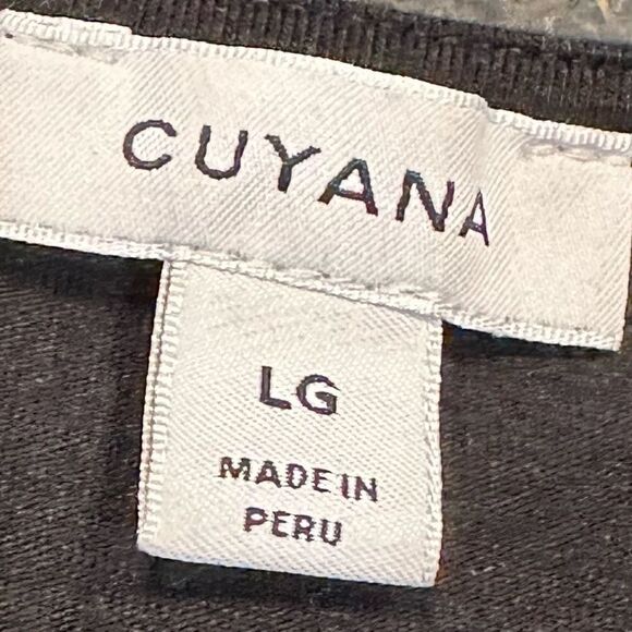 Cuyana Black Hi-Low Tee - Picture 3 of 5